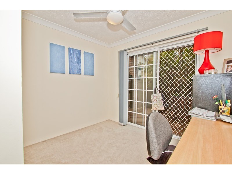 2/24 Baragoola Street, Coorparoo QLD 4151