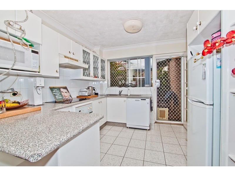 2/24 Baragoola Street, Coorparoo QLD 4151