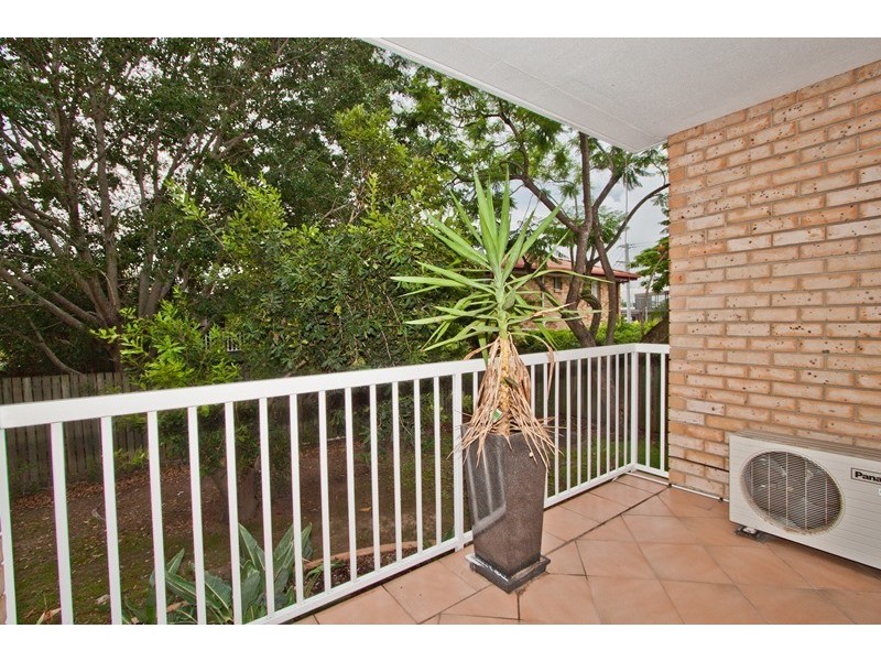 2/24 Baragoola Street, Coorparoo QLD 4151