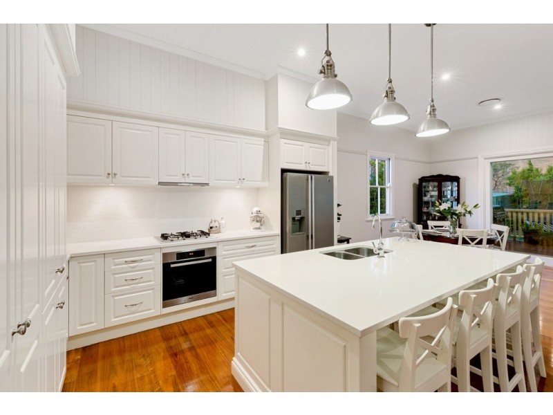 18 Albert Street, Annerley QLD 4103