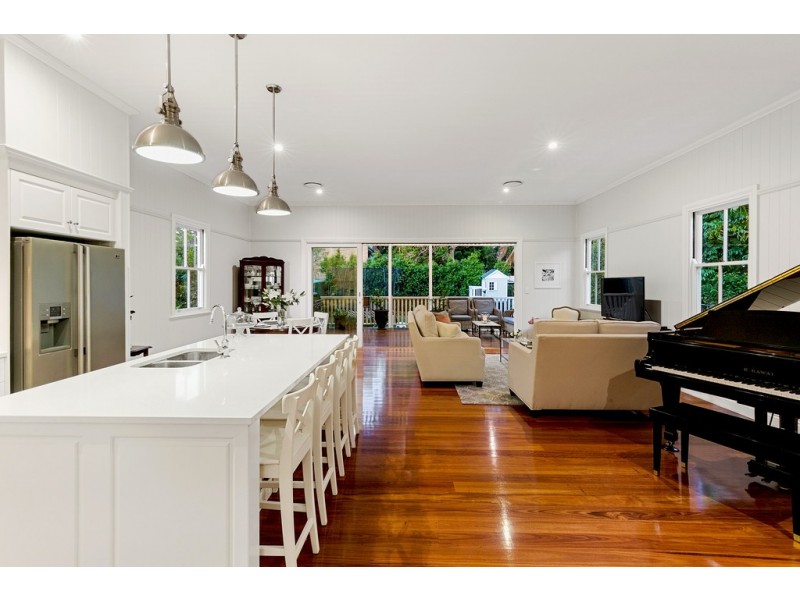 18 Albert Street, Annerley QLD 4103