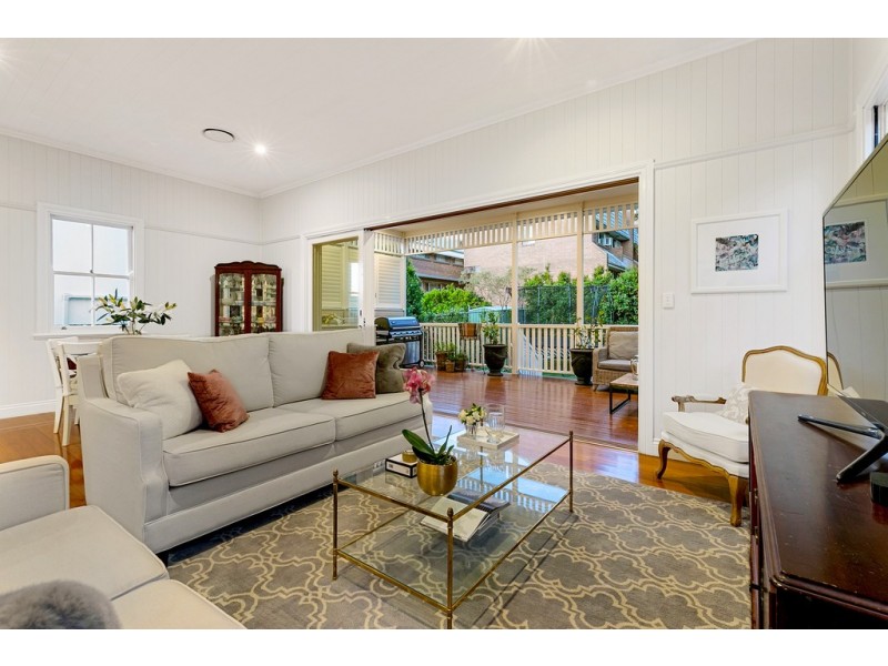 18 Albert Street, Annerley QLD 4103