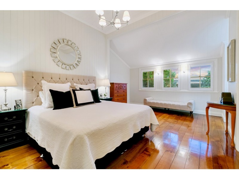 18 Albert Street, Annerley QLD 4103