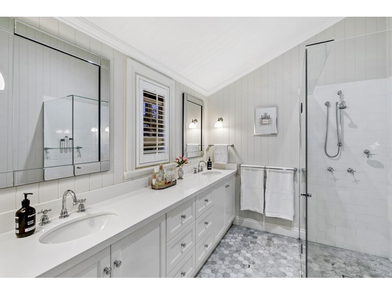 18 Albert Street, Annerley QLD 4103