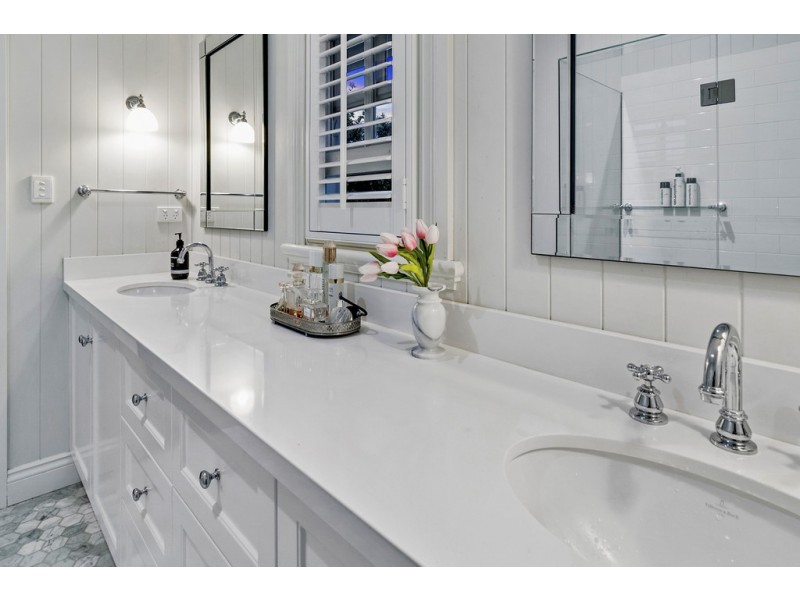 18 Albert Street, Annerley QLD 4103