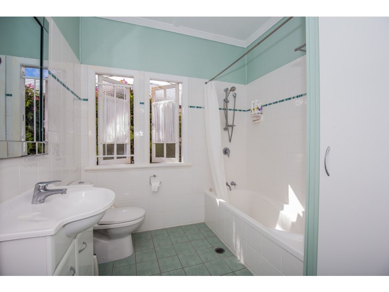 37 Livingstone Street, Yeerongpilly QLD 4105