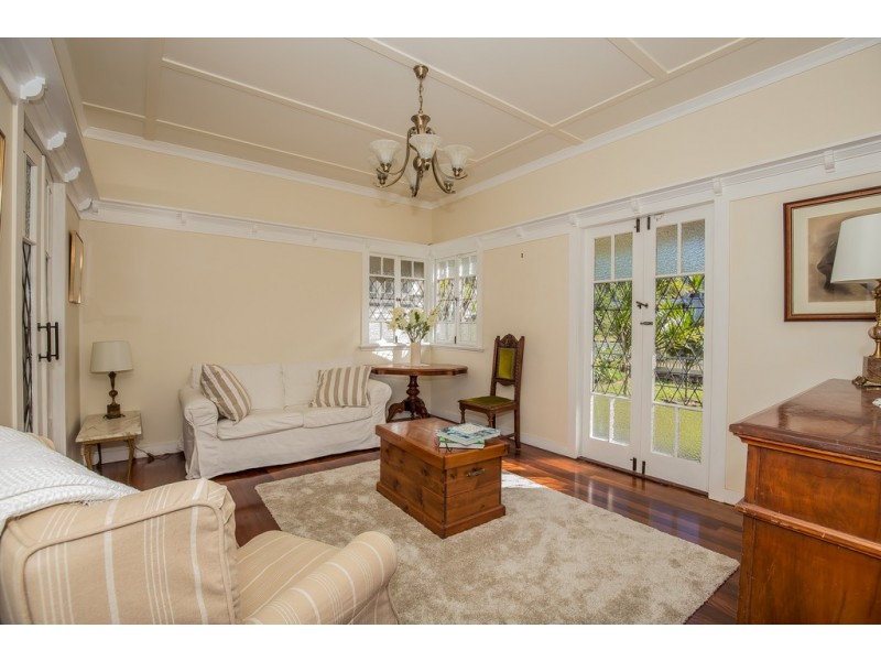 37 Livingstone Street, Yeerongpilly QLD 4105