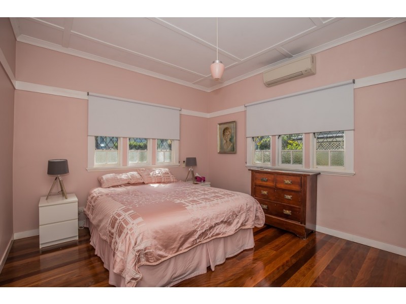 37 Livingstone Street, Yeerongpilly QLD 4105