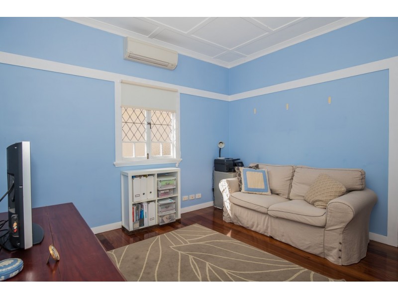 37 Livingstone Street, Yeerongpilly QLD 4105