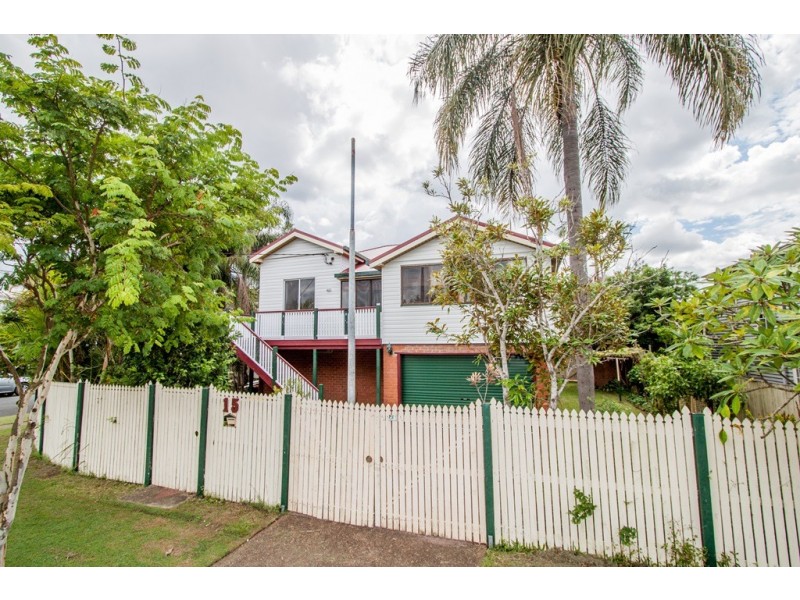 15 Love Street, Fairfield QLD 4103