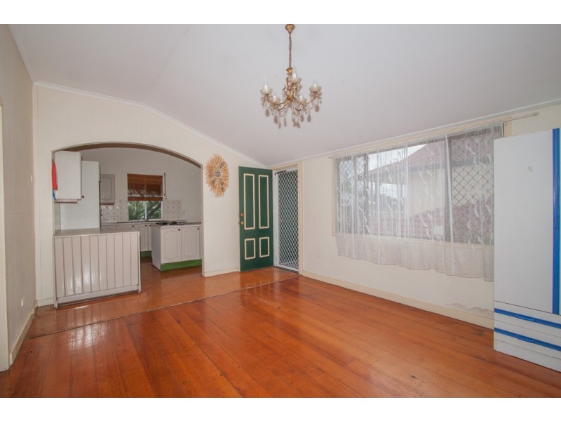 15 Love Street, Fairfield QLD 4103