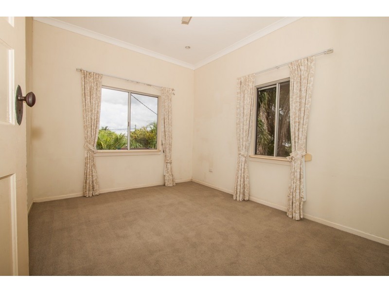 15 Love Street, Fairfield QLD 4103