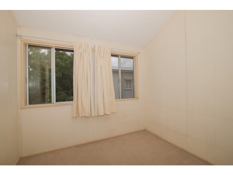 15 Love Street, Fairfield QLD 4103