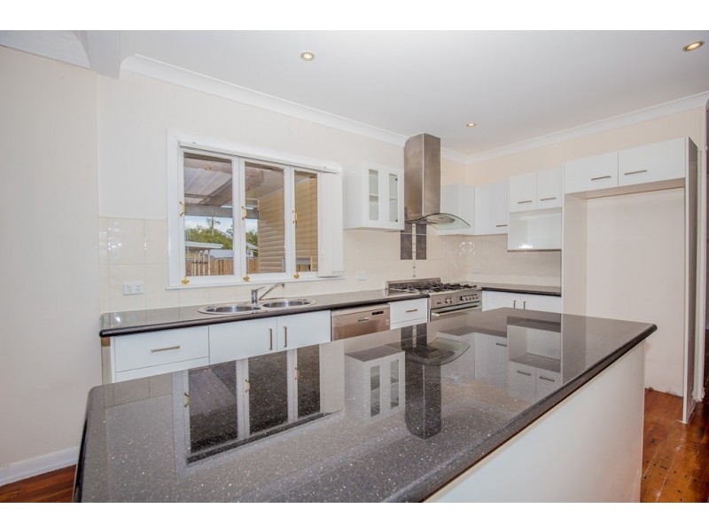 92 Brisbane Corso, Fairfield QLD 4103