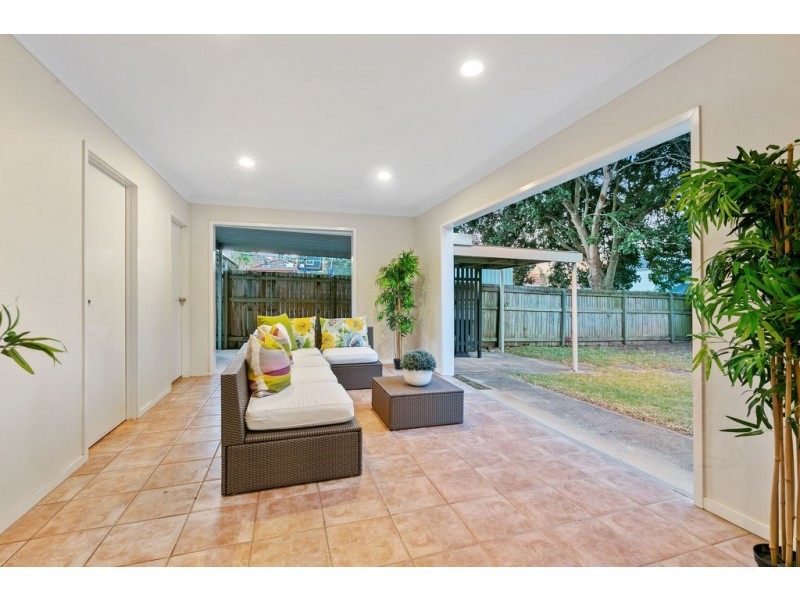 2 Upwood Street, Coopers Plains QLD 4108