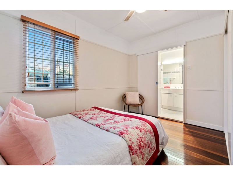 2 Upwood Street, Coopers Plains QLD 4108