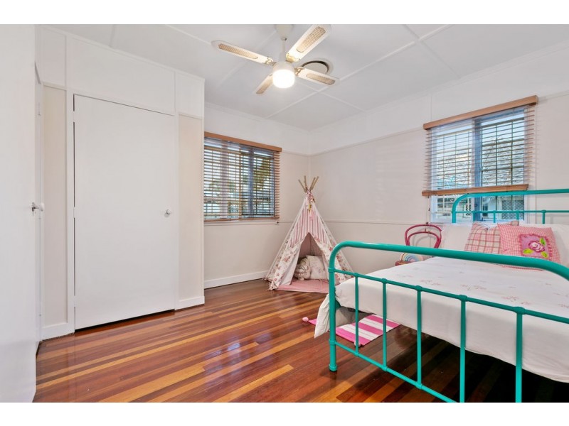 2 Upwood Street, Coopers Plains QLD 4108