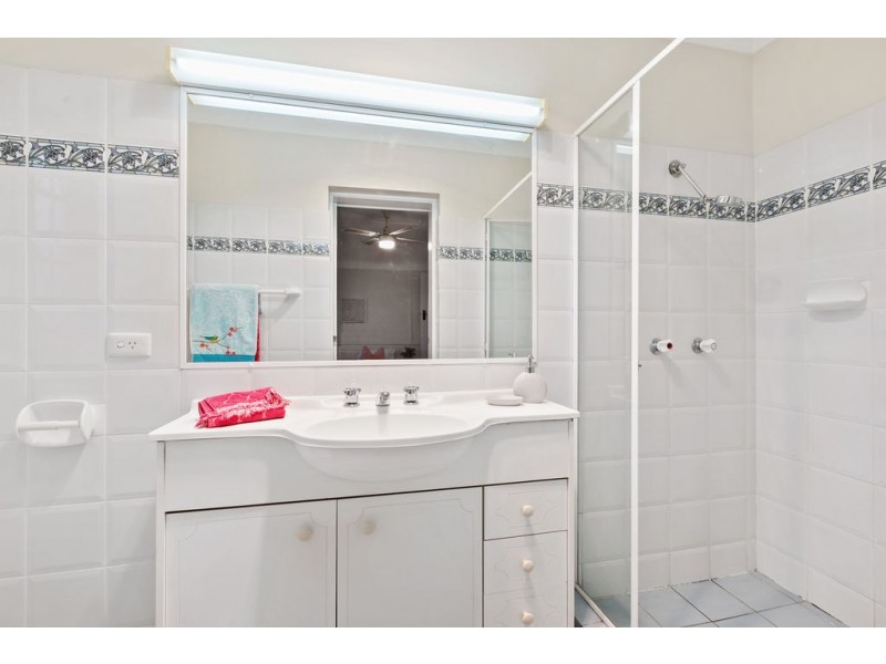 2 Upwood Street, Coopers Plains QLD 4108