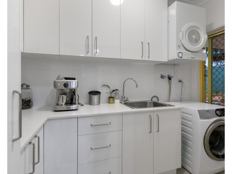 8 Chotai Place, Coopers Plains QLD 4108