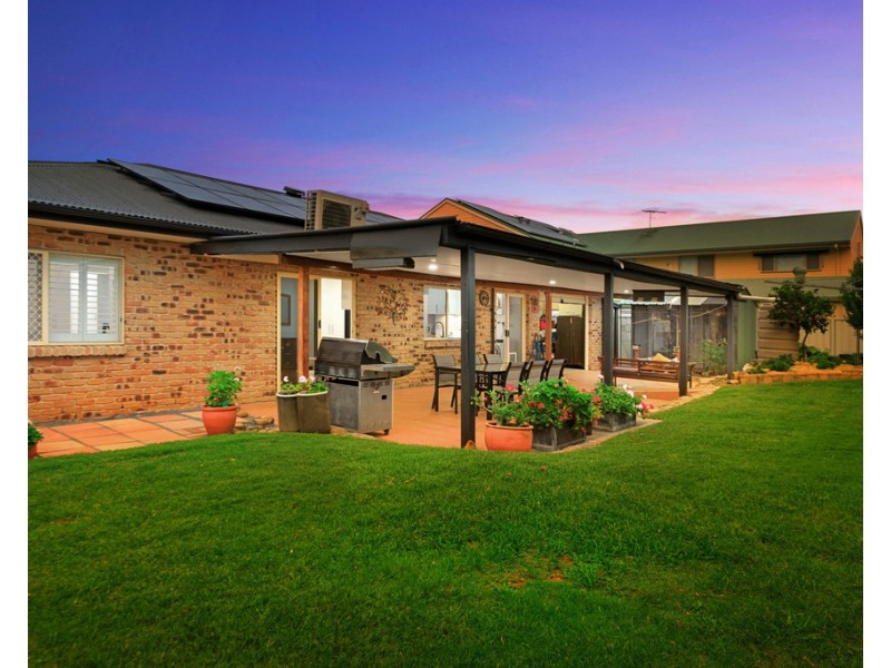 8 Chotai Place, Coopers Plains QLD 4108