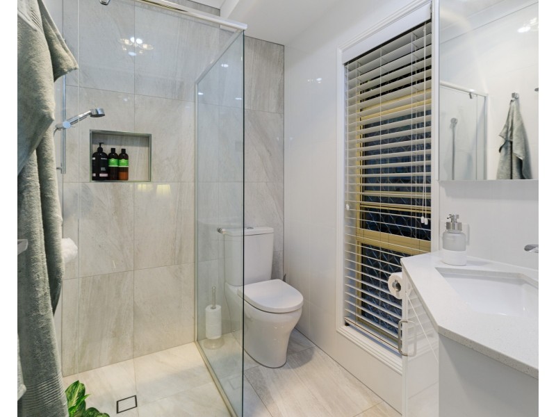 8 Chotai Place, Coopers Plains QLD 4108