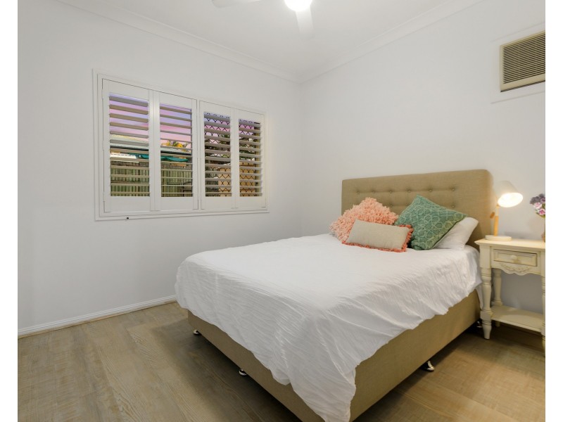 8 Chotai Place, Coopers Plains QLD 4108