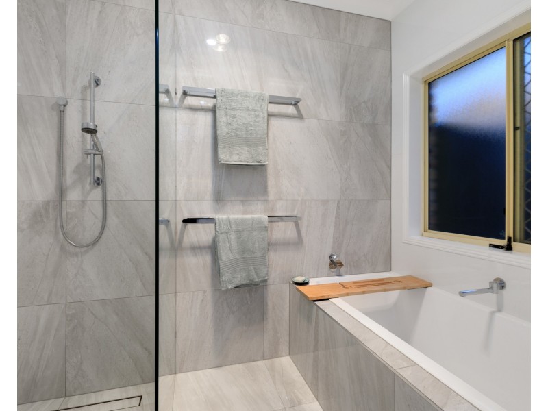 8 Chotai Place, Coopers Plains QLD 4108