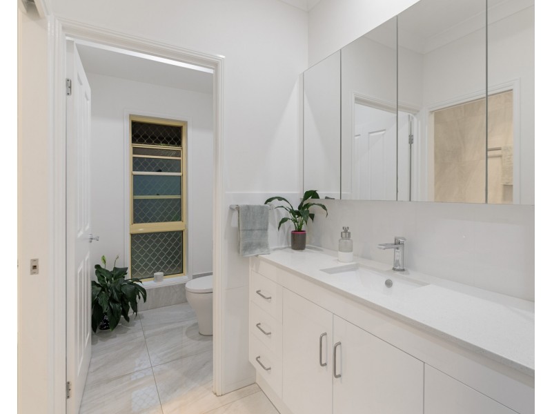 8 Chotai Place, Coopers Plains QLD 4108