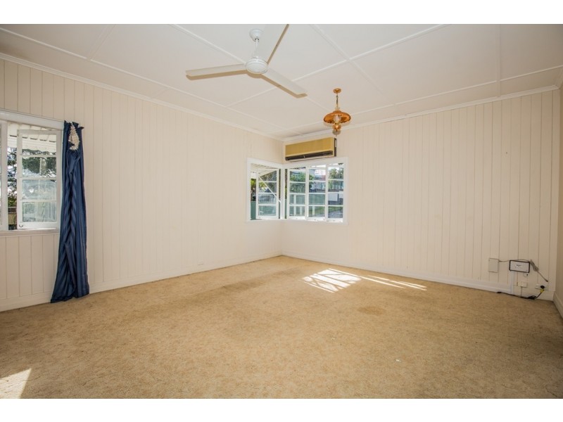 11 Redarc Street, Fairfield QLD 4103