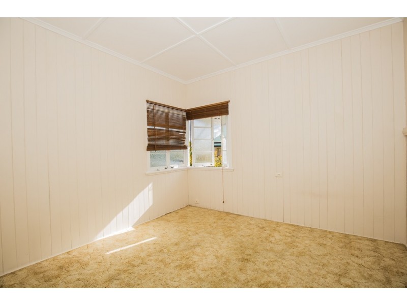 11 Redarc Street, Fairfield QLD 4103
