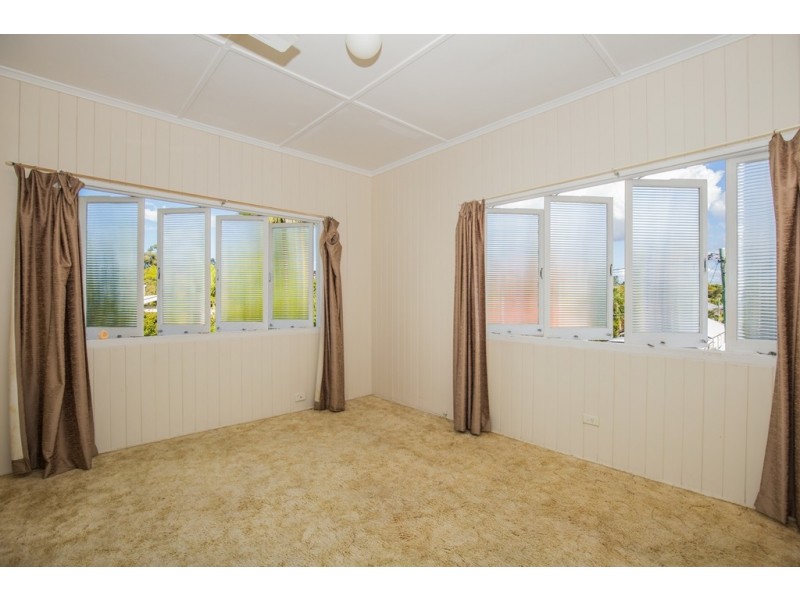 11 Redarc Street, Fairfield QLD 4103