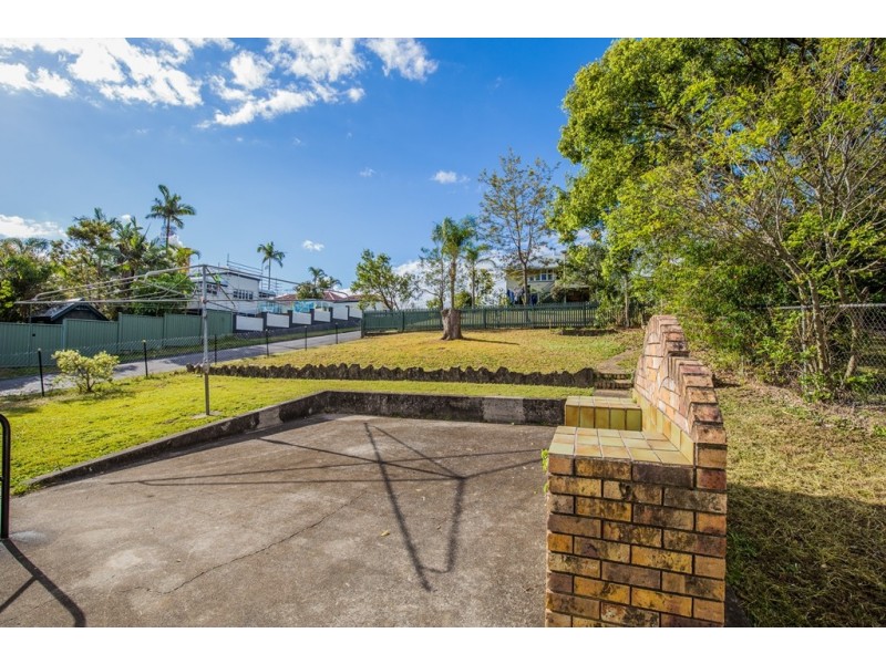 11 Redarc Street, Fairfield QLD 4103