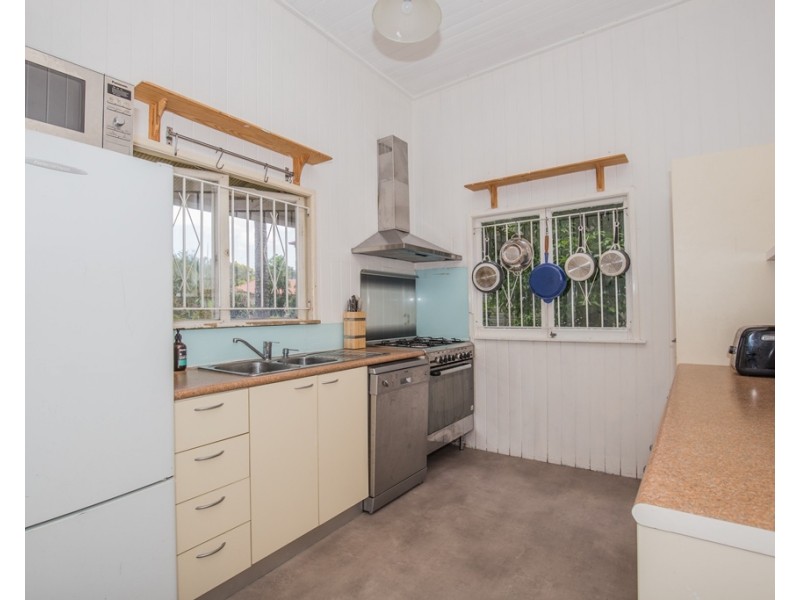 15 Southall Street, Fairfield QLD 4103