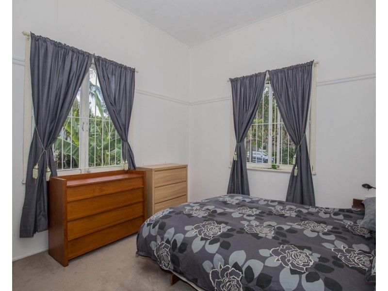 15 Southall Street, Fairfield QLD 4103