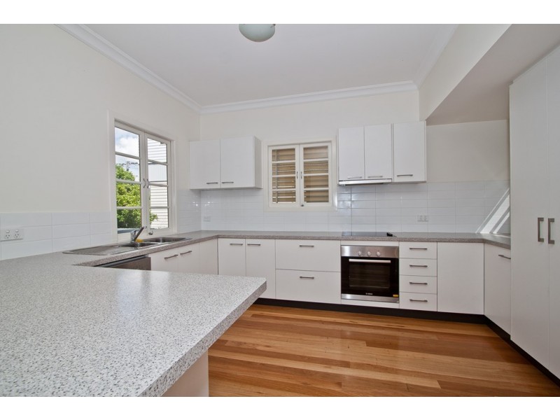 9 Stimpson Street, Fairfield QLD 4103