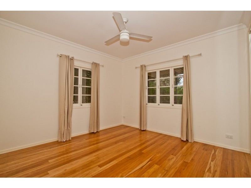 9 Stimpson Street, Fairfield QLD 4103