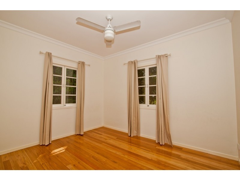 9 Stimpson Street, Fairfield QLD 4103