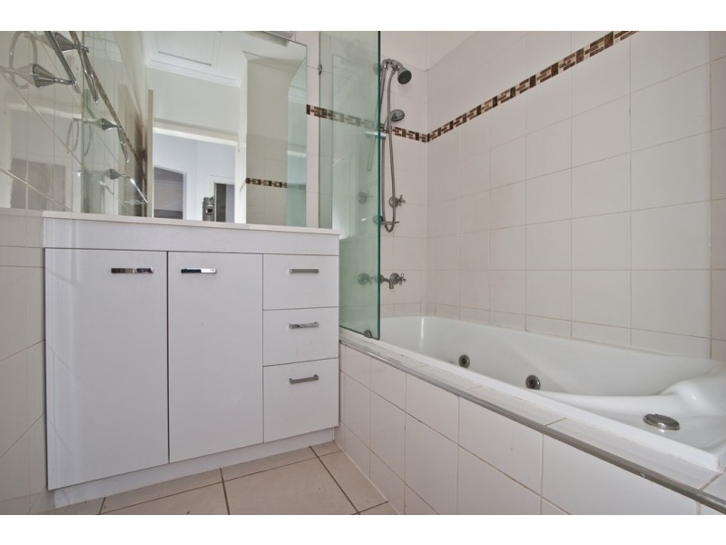 9 Stimpson Street, Fairfield QLD 4103