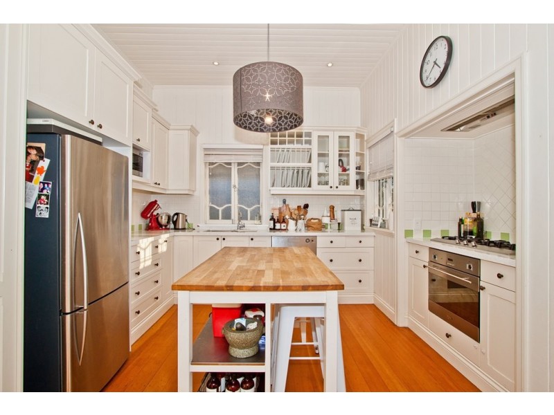 11 Sarah Street, Annerley QLD 4103