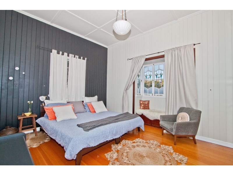 11 Sarah Street, Annerley QLD 4103