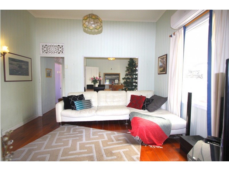 77 Mearns Street, Fairfield QLD 4103