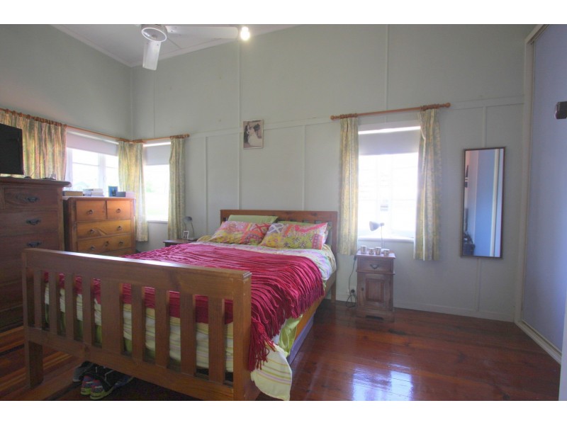 77 Mearns Street, Fairfield QLD 4103