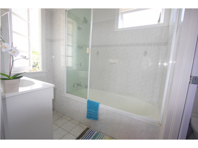 77 Mearns Street, Fairfield QLD 4103