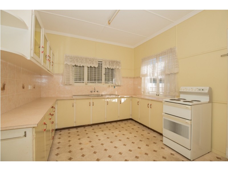 194 Cracknell Road, Tarragindi QLD 4121