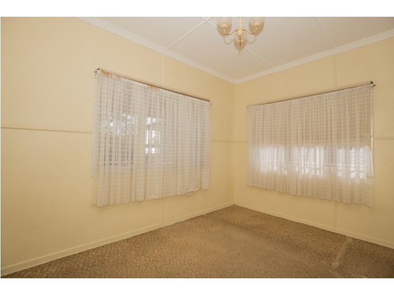 194 Cracknell Road, Tarragindi QLD 4121