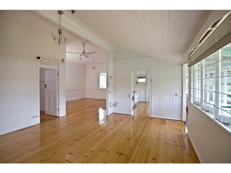 33 Cameron Street, Fairfield QLD 4103