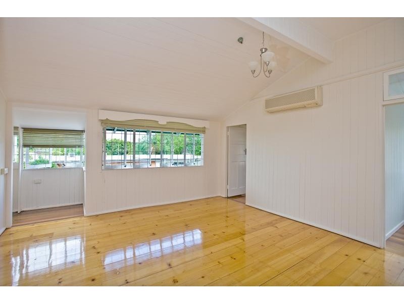 33 Cameron Street, Fairfield QLD 4103
