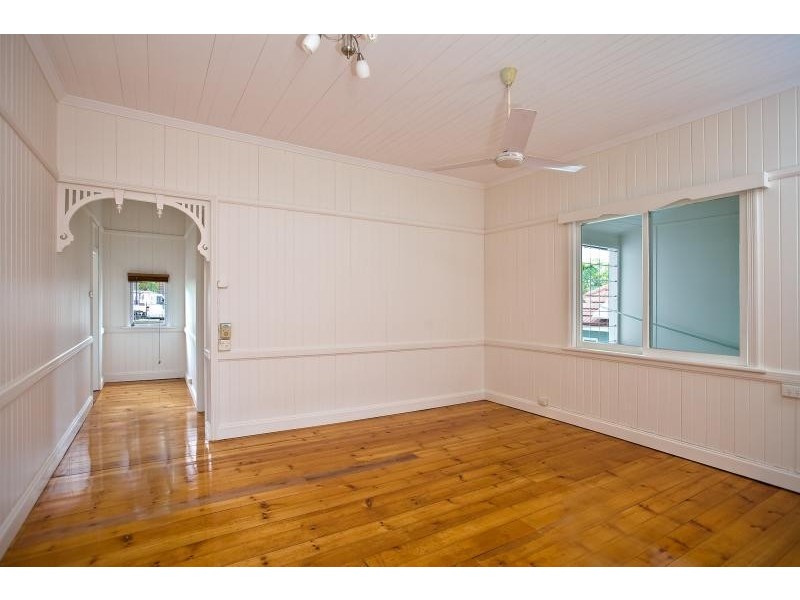 33 Cameron Street, Fairfield QLD 4103