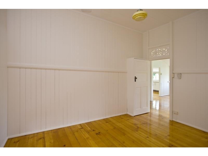 33 Cameron Street, Fairfield QLD 4103