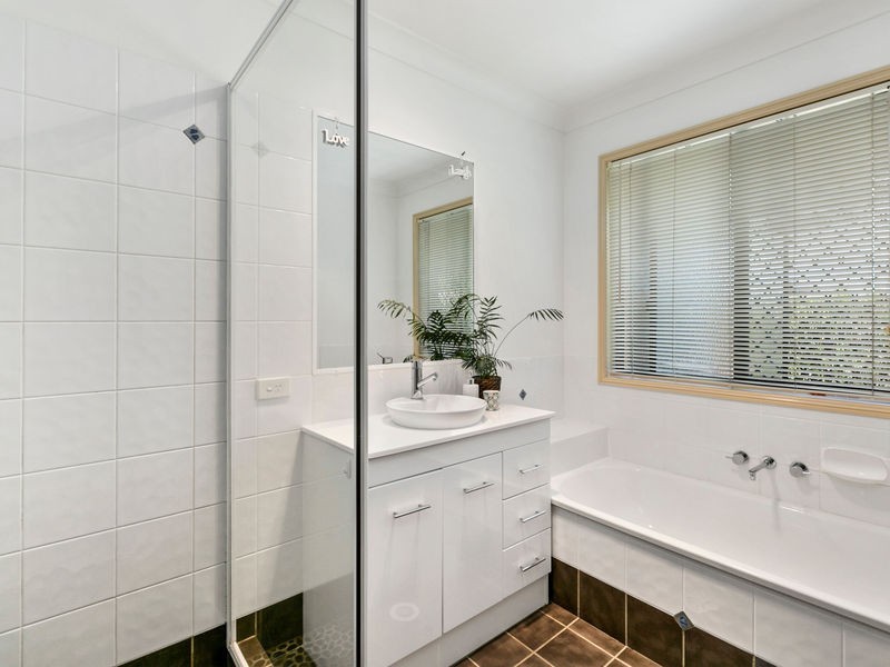 17 Cricket Street, Coopers Plains QLD 4108